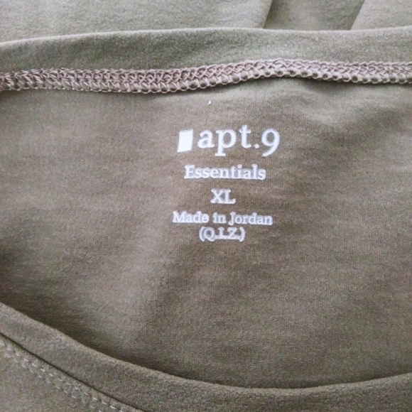 Apt 9 olive green top - Picture 3 of 3